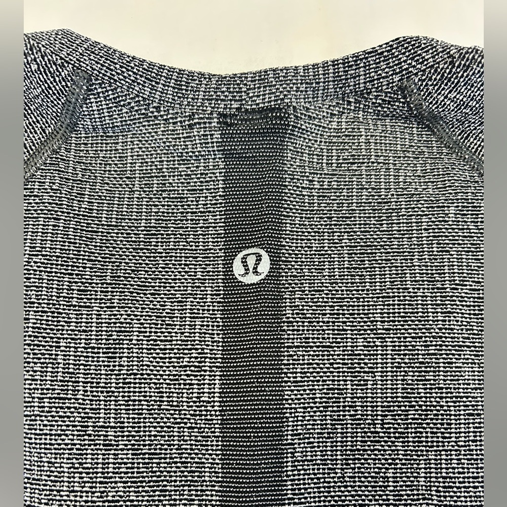 LuluLemon Swiftly Tech Long-Sleeve Glitter Shirt 2.0 Hip Length - Picture 6 of 6